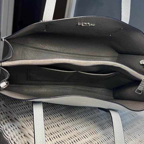 Coach Charlie Carryall - Picture 13 of 17